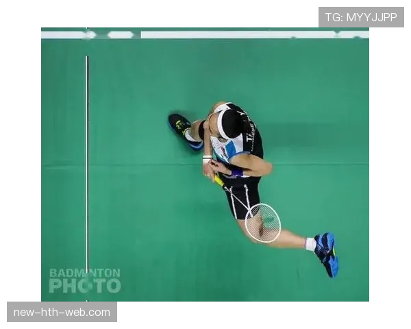 刷到戴资颖的机场照，赛场上的女王气场对上她随便背的那个包，瞬间把我打回月光