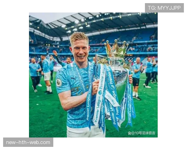 德布劳内能否跻身历史顶级中场行列？——基于技术特点与时代影响力的对比分析